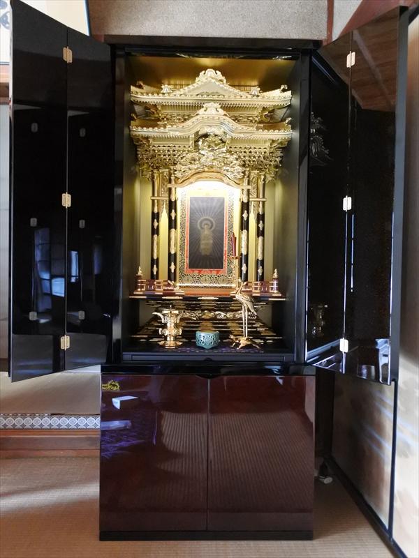 施工後の岡崎市で大きな仏壇をリメイクしました。