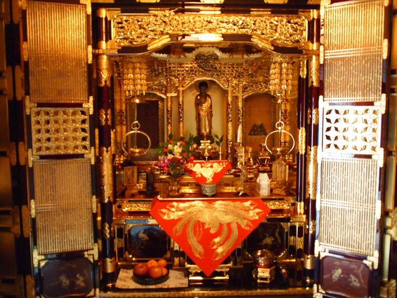 施工後の安城市で200代三方開の三河仏壇をお洗濯させて頂きました。